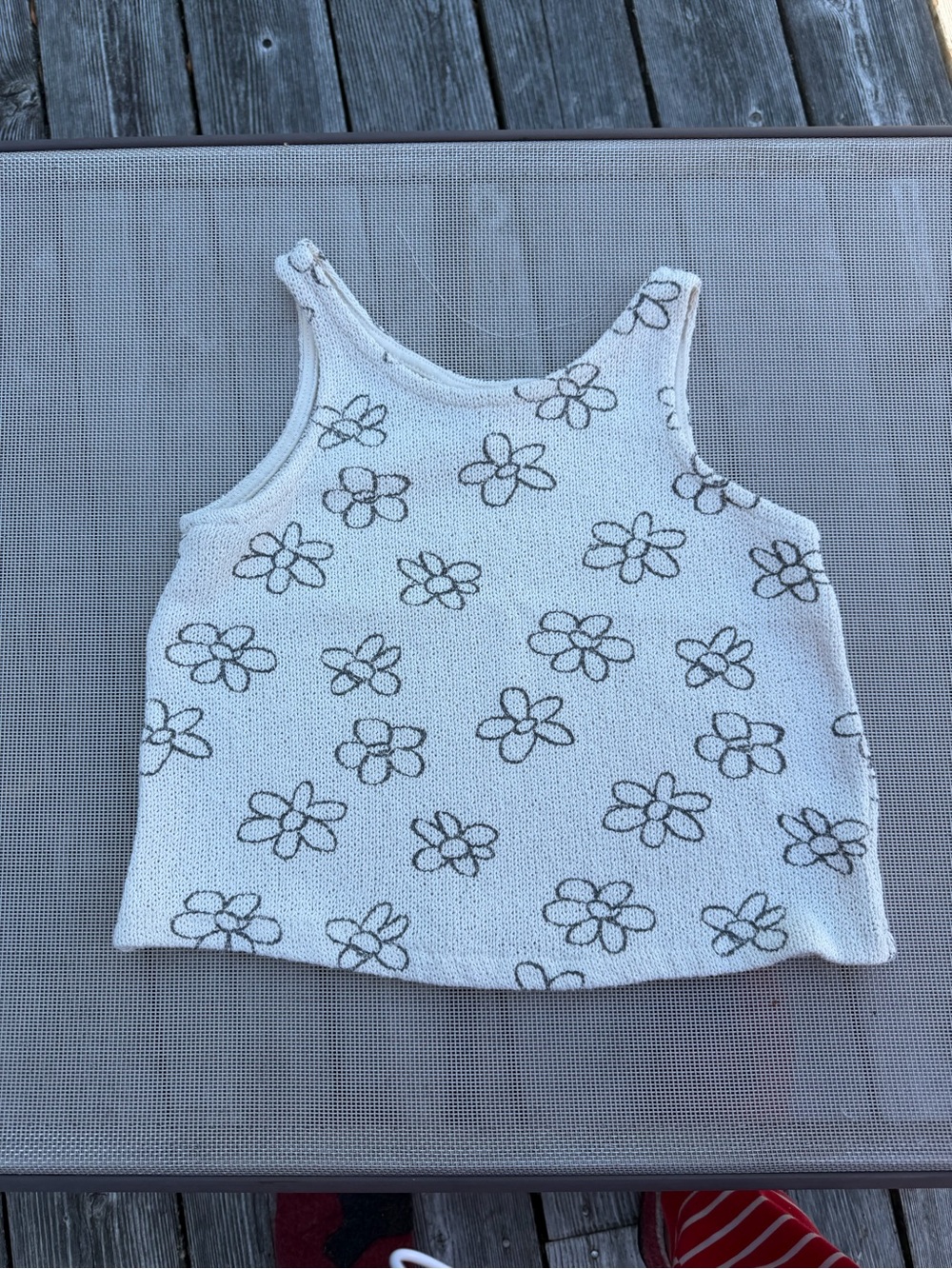 Girls White Knit Flower Tank Top Sleeveless Daisy Sweater Top size 4/5